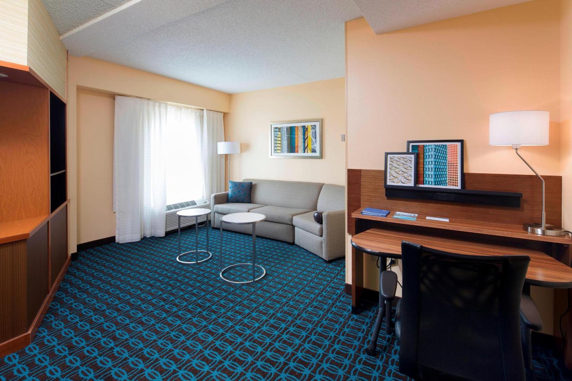 Hotel Fairfield & By Marriott Liberty International Airport Newark