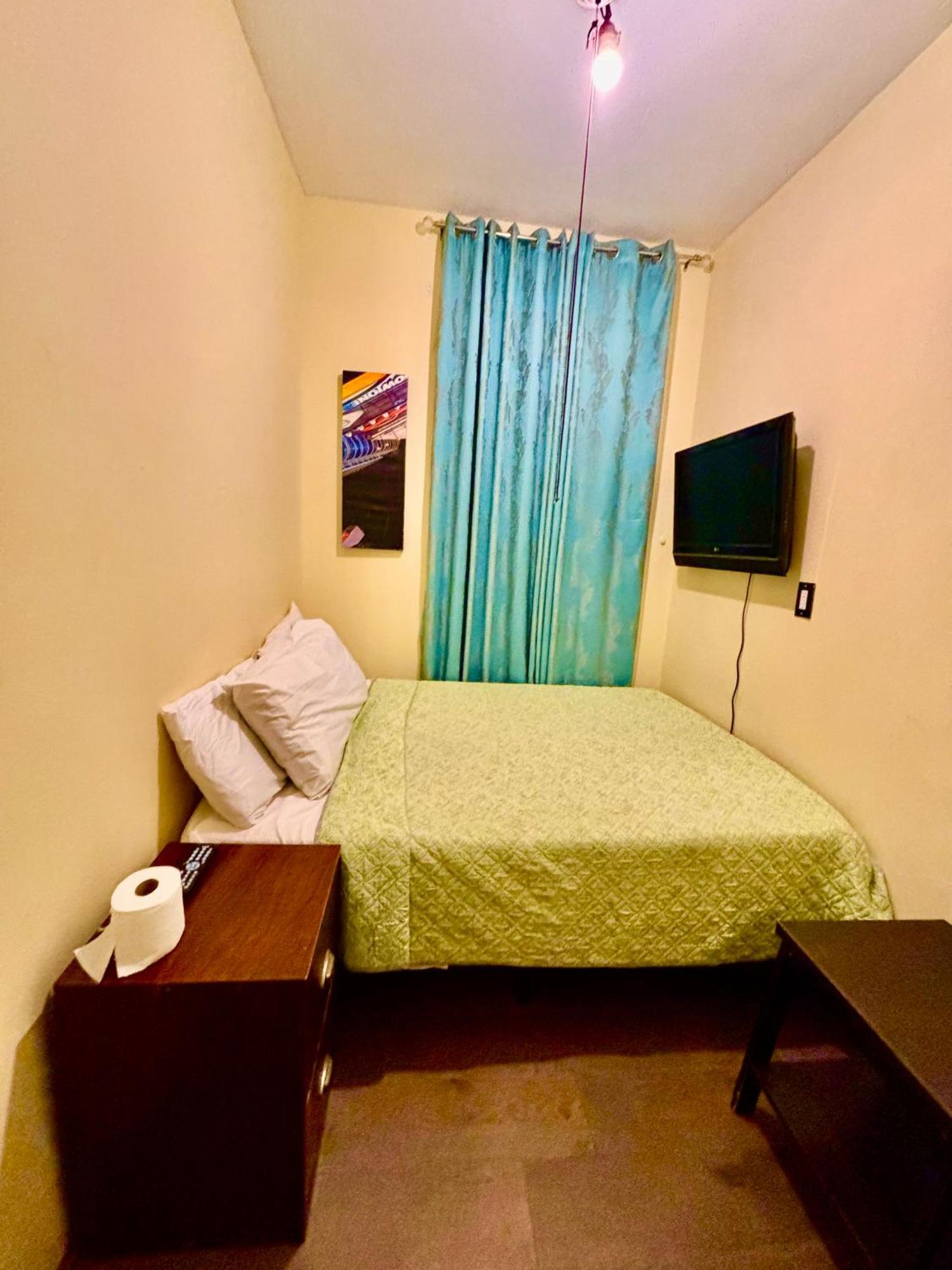 Guest house House Newark