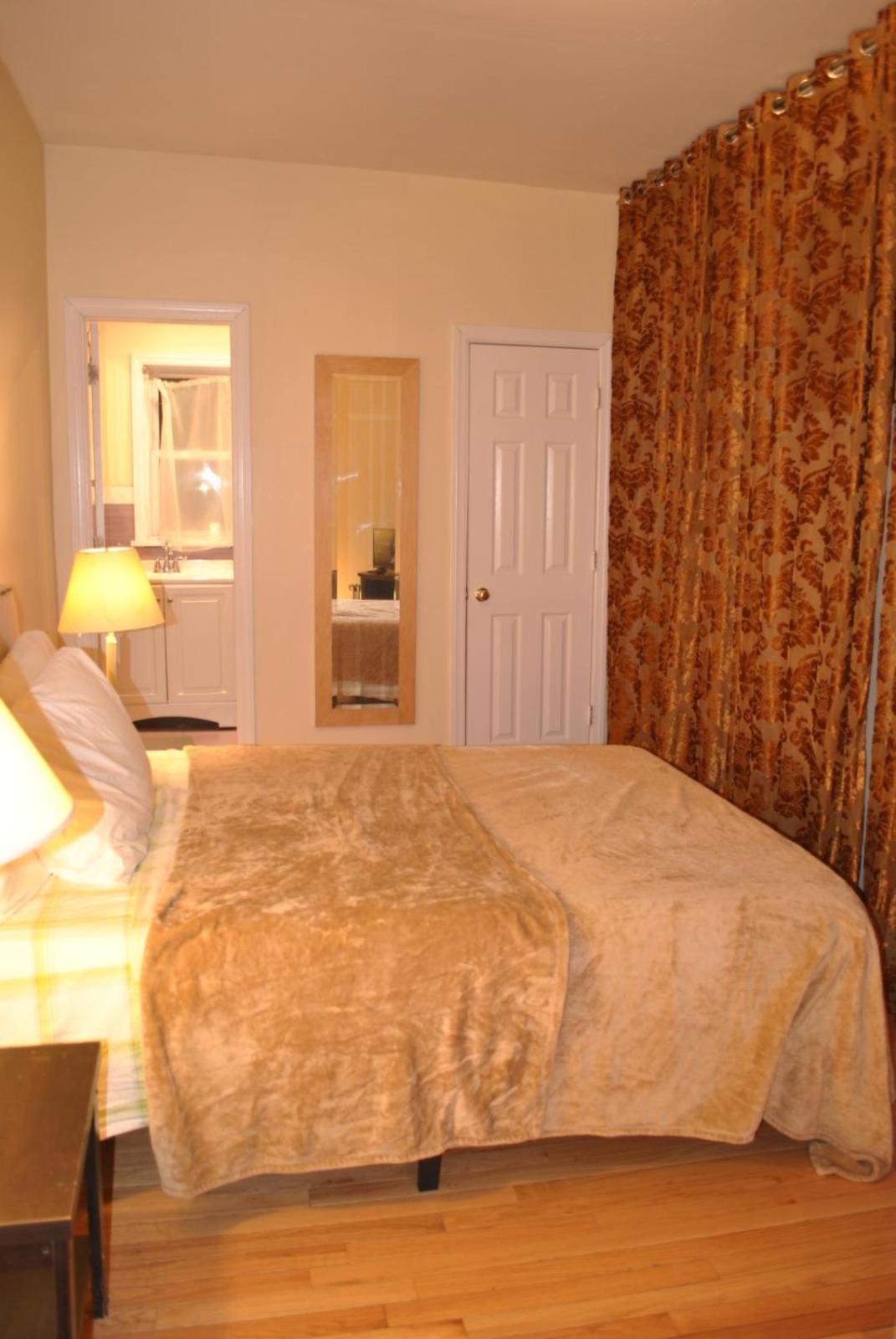 Guest house House Newark