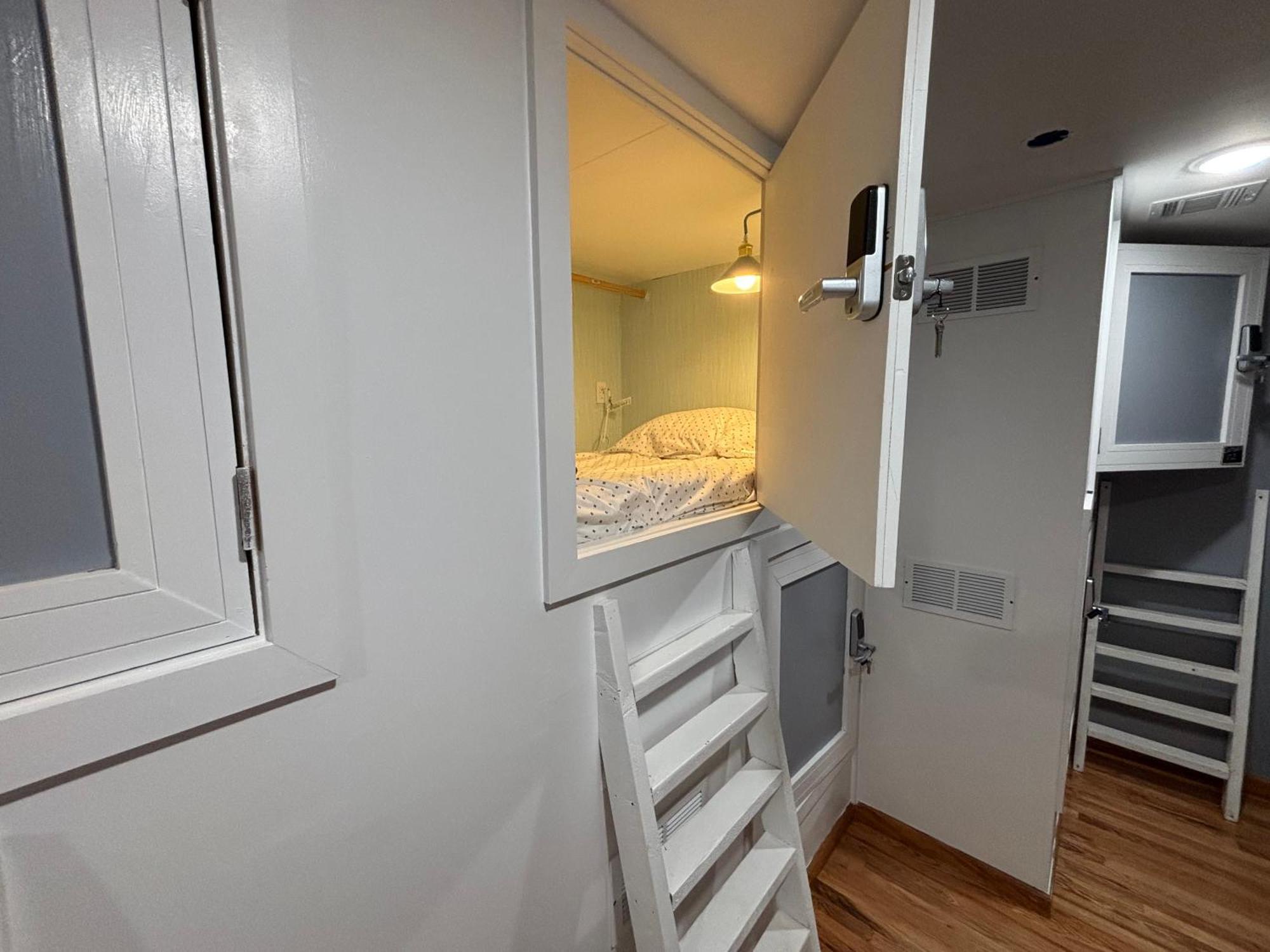 Hostel Capsule