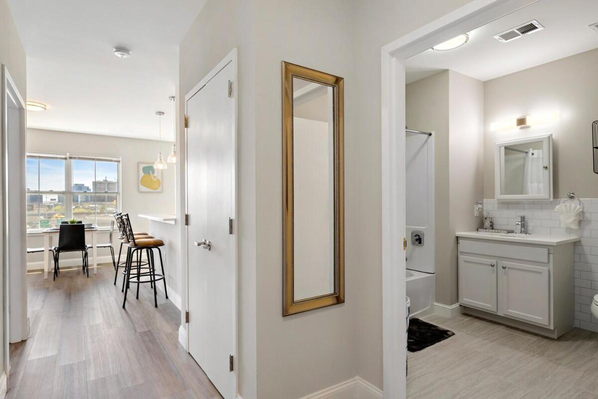 Views 1br Free-parking- Easy Nyc Access *