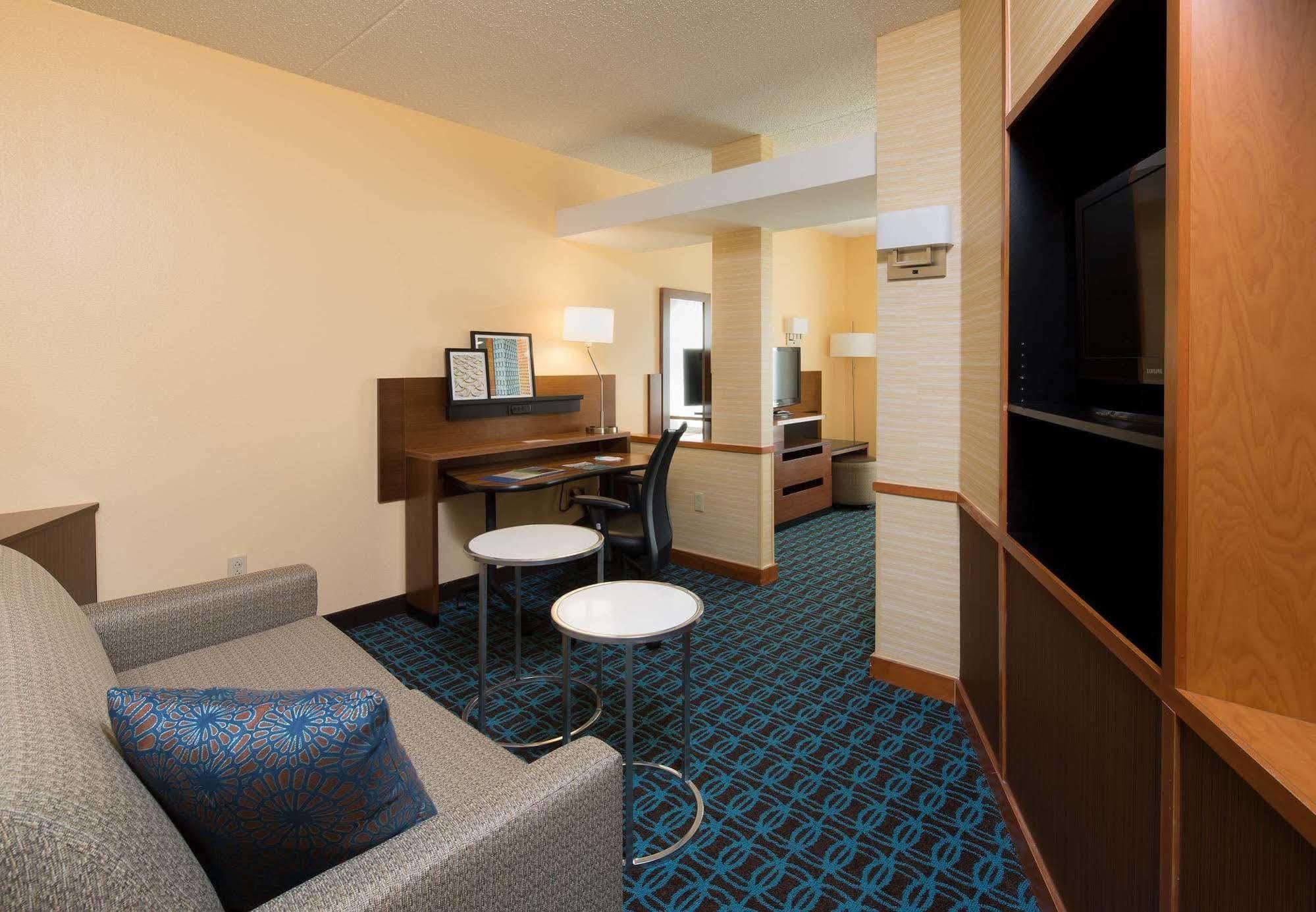 Hotel Fairfield & By Marriott Liberty International Airport Newark