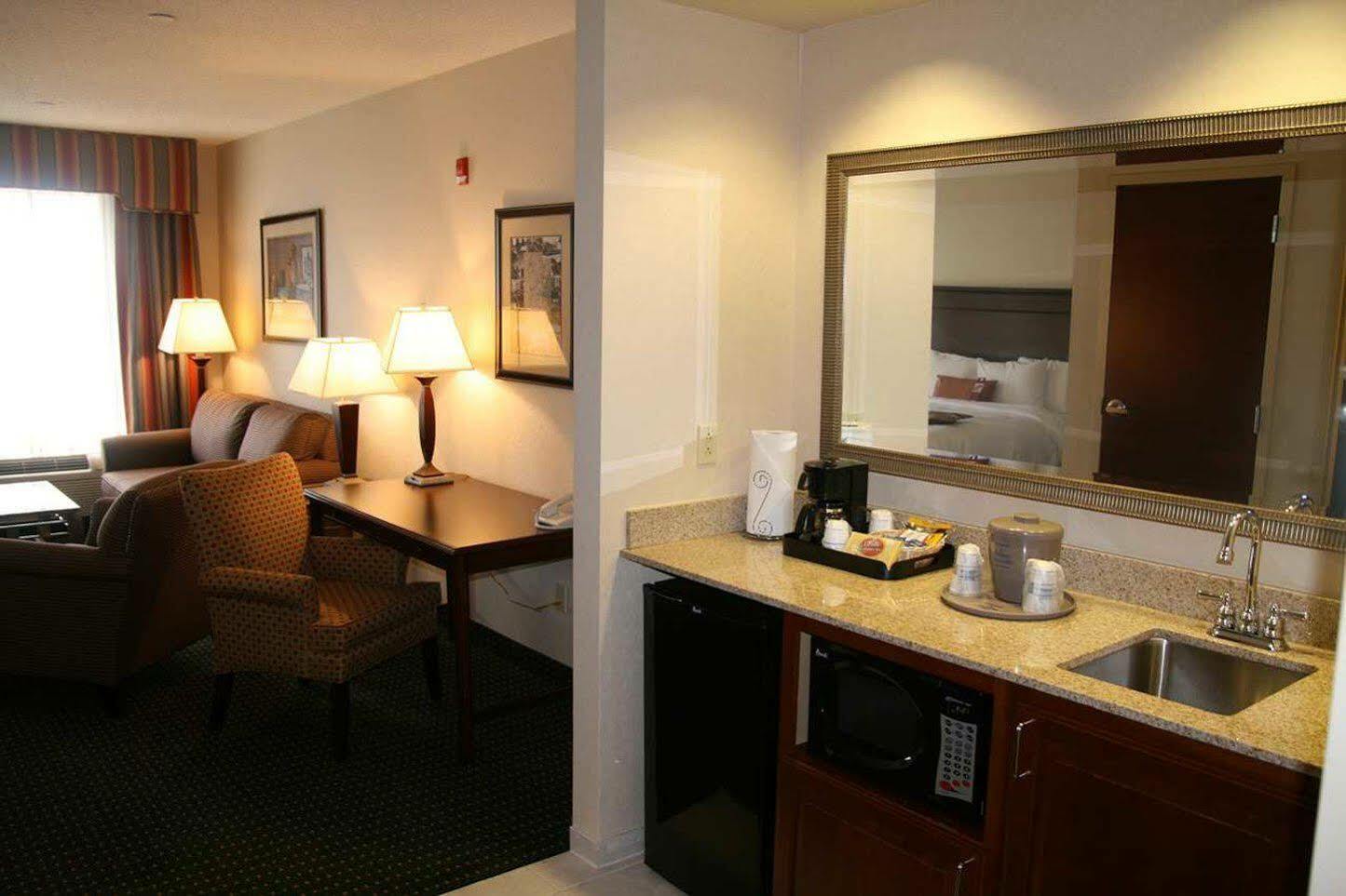 Hampton & Newark-harrison-riverwalk 3* Newark