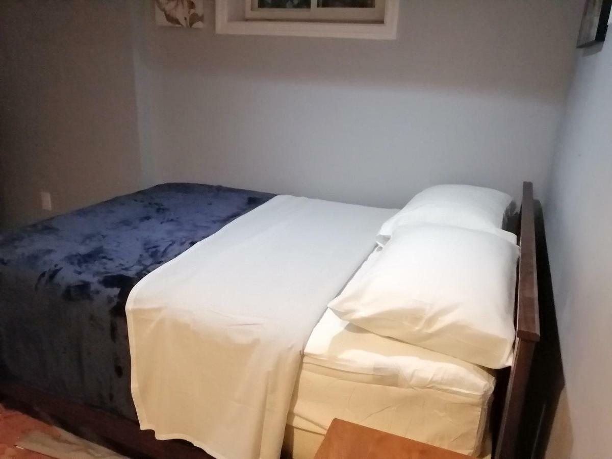 Cozy Basement Bedroom Newark