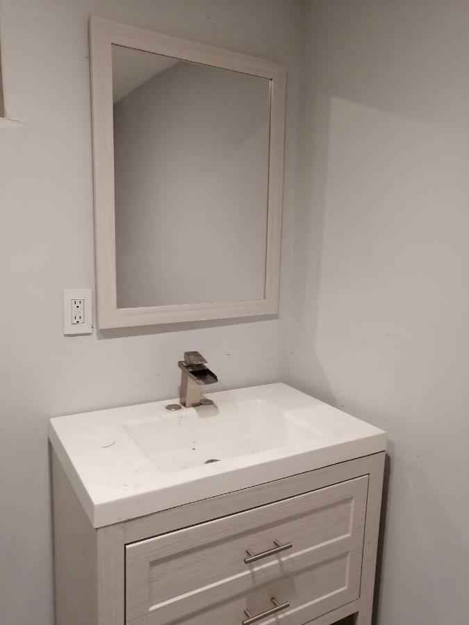Cozy Basement Bedroom * Newark