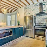 Stylish Newark Home With Deck Less Than 14 Mi To Nyc!