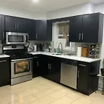 Artistic Luxury Home Downtown/Train To Nyc/Airport