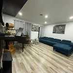 Artistic Luxury Home Downtown/Train To Nyc/Airport