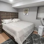 Cozy King Bed, Free Parking!