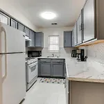 Cozy Newark Getaway About 15 Mi To Manhattan!
