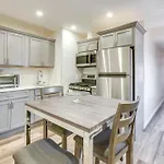 Convenient Newark Apartment About 15 Mi To Manhattan!