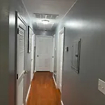 Guest House Master\'S Bedroom With Private Bathroom, 6 Mins To Newark Liberty International Airport Penn Station Prudential New York It Is Central Close To Major Places