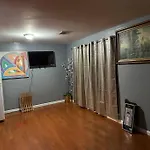 Guest House Master\'S Bedroom With Private Bathroom, 6 Mins To Newark Liberty International Airport Penn Station Prudential New York It Is Central Close To Major Places