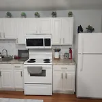 Entire 2-Bed Private Apt - Ewr/Nyc/Outlet Mall