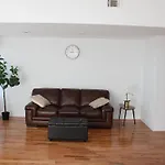 Lovely 1 Bed Apartment Ez Access To Ny
