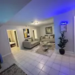 Exquisite 2 Bedroom Ewr Dwt Nyc