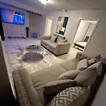 Exquisite 2 Bedroom Ewr Dwt Nyc