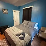 Fidelia Jade Room Queen Bed Minutes From Newark Liberty International Airport And Newark Penn Station