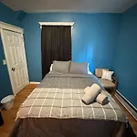 Fidelia Jade Room Queen Bed Minutes From Newark Liberty International Airport And Newark Penn Station