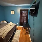 Fidelia Jade Room Queen Bed Minutes From Newark Liberty International Airport And Newark Penn Station