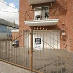 Newark Liberty Gem Brick House - Apt 3