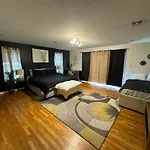 4 Bedroom Apt In Newark