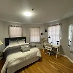 4 Bedroom Apt In Newark