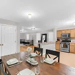 Nyc & Downtown Newark Commuter Dream Stay