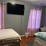 Divine Villa Guest House 65 Sherman 6Mins To Airport And 4Mins To Penn Station