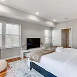 Townhouse - Urban Living With Rooftop Deck!