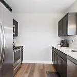 Downtown Nwk 1Br- Free Parking Easy Nyc Access
