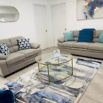 Cosy Bedroom 6 Minutes To Ewr Prudential Hotels Pen Station