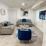 Cosy Bedroom 6 Minutes To Ewr Prudential Hotels Pen Station
