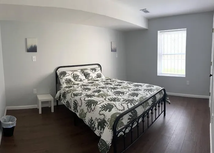 Private Cozy Apartment W/ 3Brs