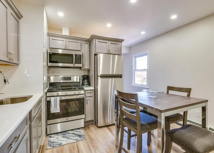 Convenient Newark Apartment About 15 Mi To Manhattan!