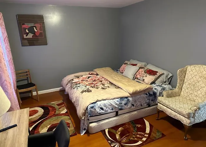 Guest House Master\'S Bedroom With Private Bathroom, 6 Mins To Newark Liberty International Airport Penn Station Prudential New York It Is Central Close To Major Places