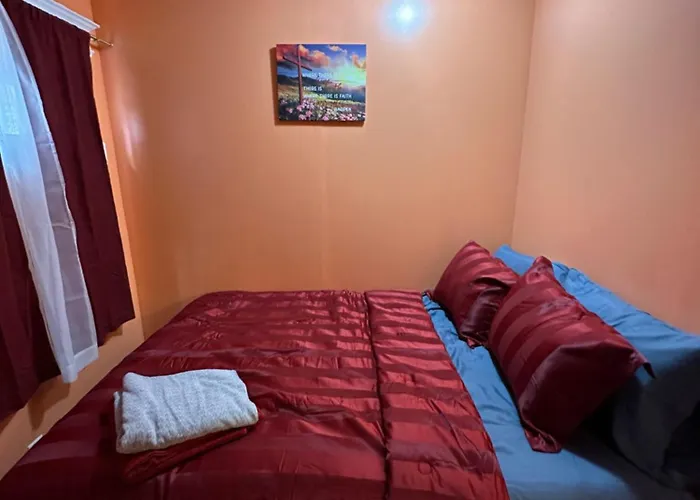 Fidellia Iron Room, Queen Bed Minutes From Newark Liberty International Airport And Newark Penn Station