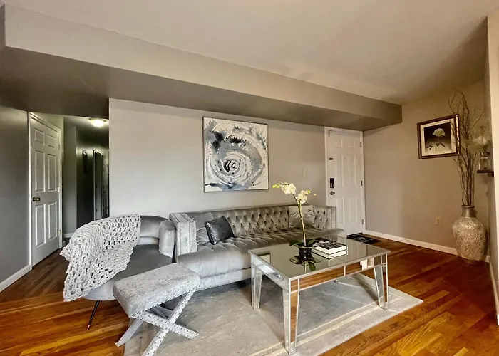 4 Bedroom Apt In Newark