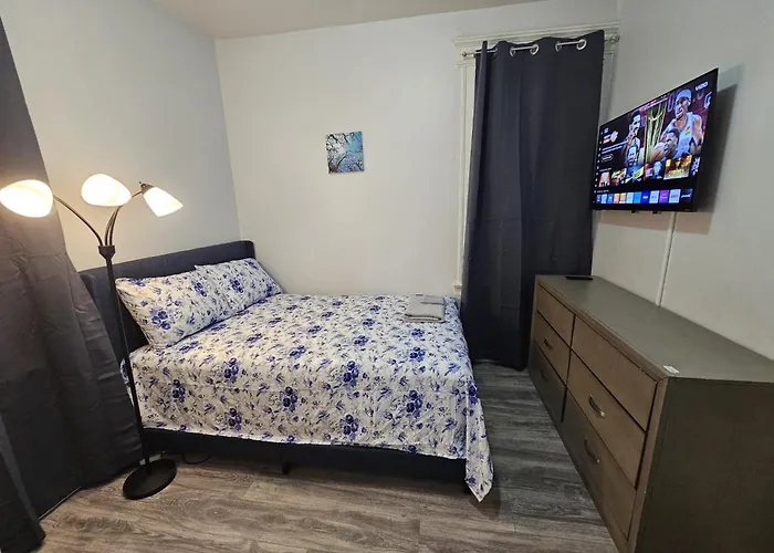 3F8-Chelsea Suites In-Unit Washer Dryer And Tv