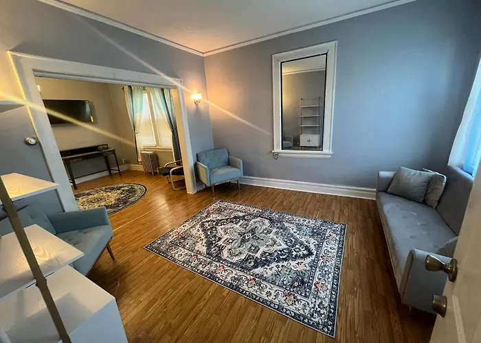 Spacious 1 Bedroom Sleeps 4