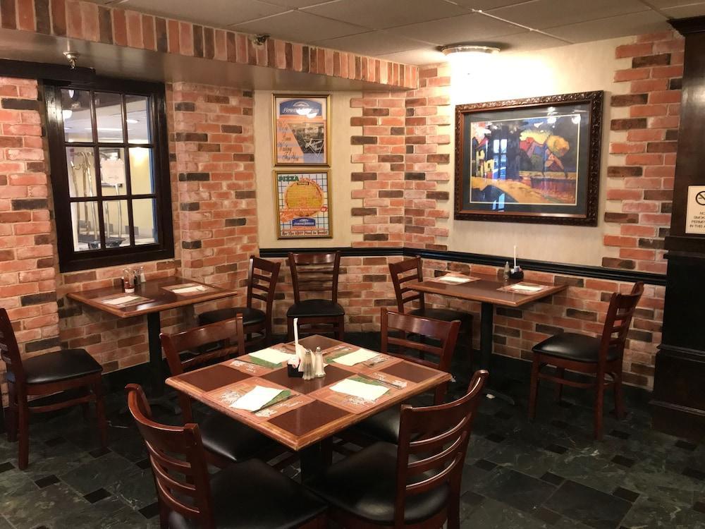 Howard Johnson By Wyndham Airport 2*