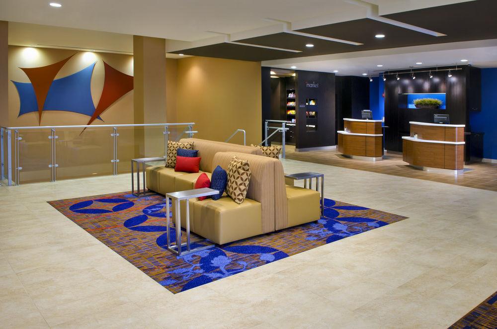 Courtyard By Marriott Downtown Hotel