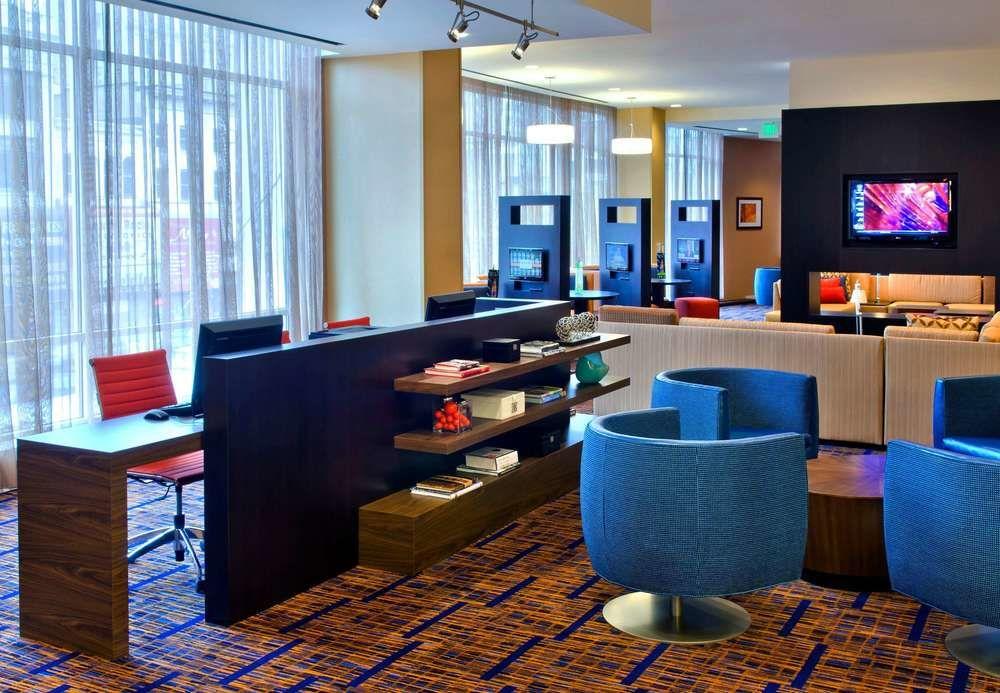 Courtyard By Marriott Downtown Hotel