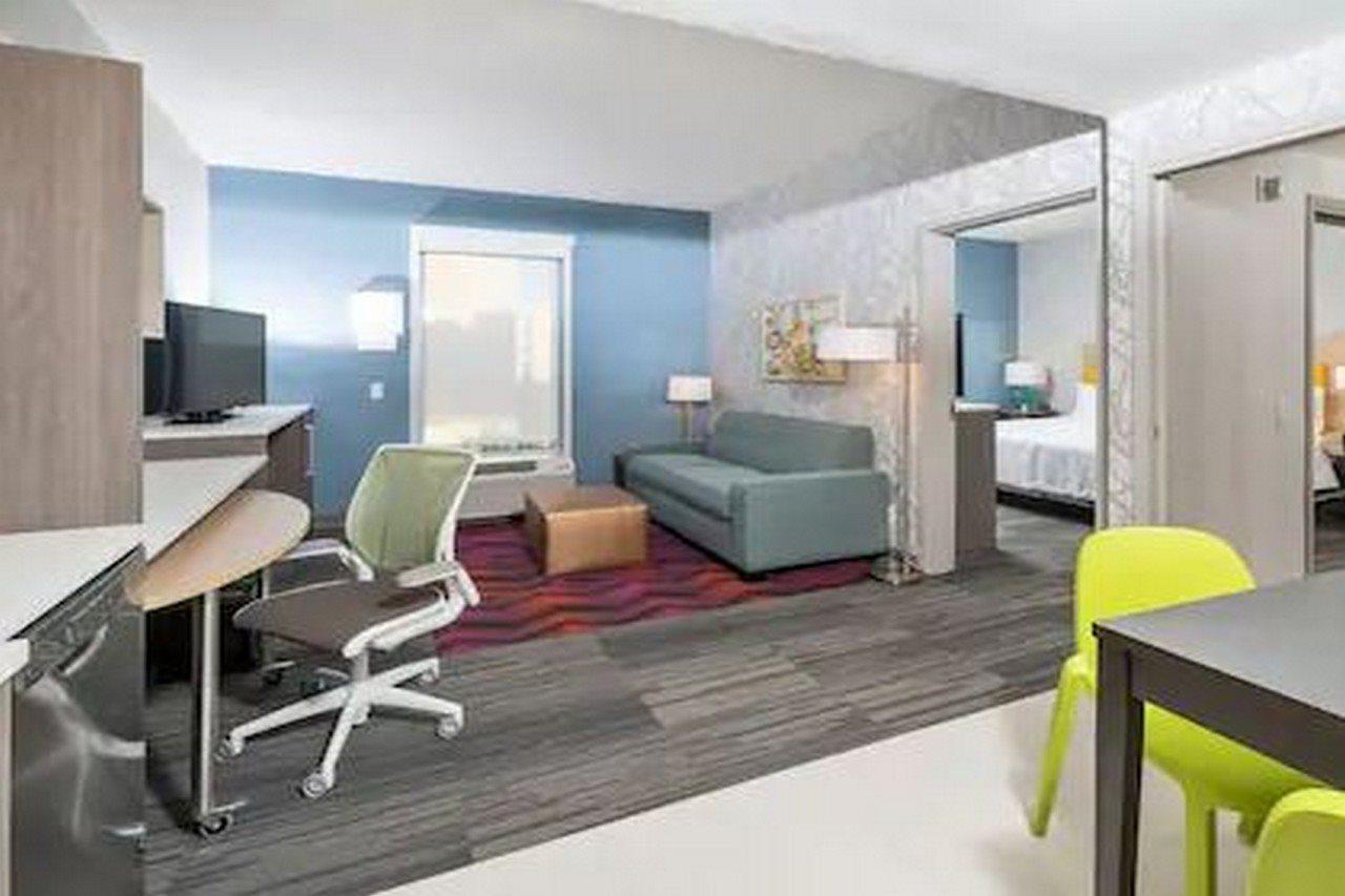 Home2 By Hilton Airport 3*