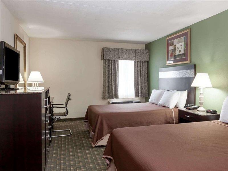 Howard Johnson By Wyndham Airport Hotel 2*