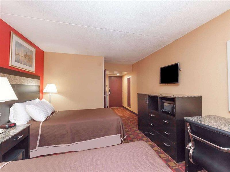 Howard Johnson By Wyndham Airport