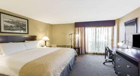 Wyndham Garden Airport 3*