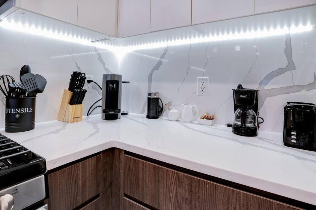 New Graceful 1br Near Ewr Free Parking 18 Min Nyc Apartment Newark