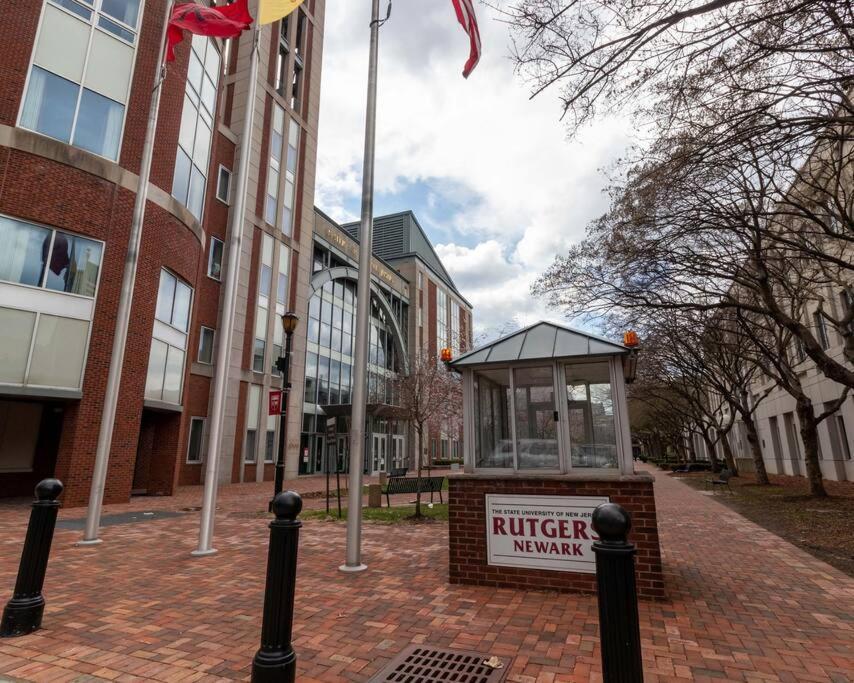 Entire Luxury Studio Apartment Downtown Newark *