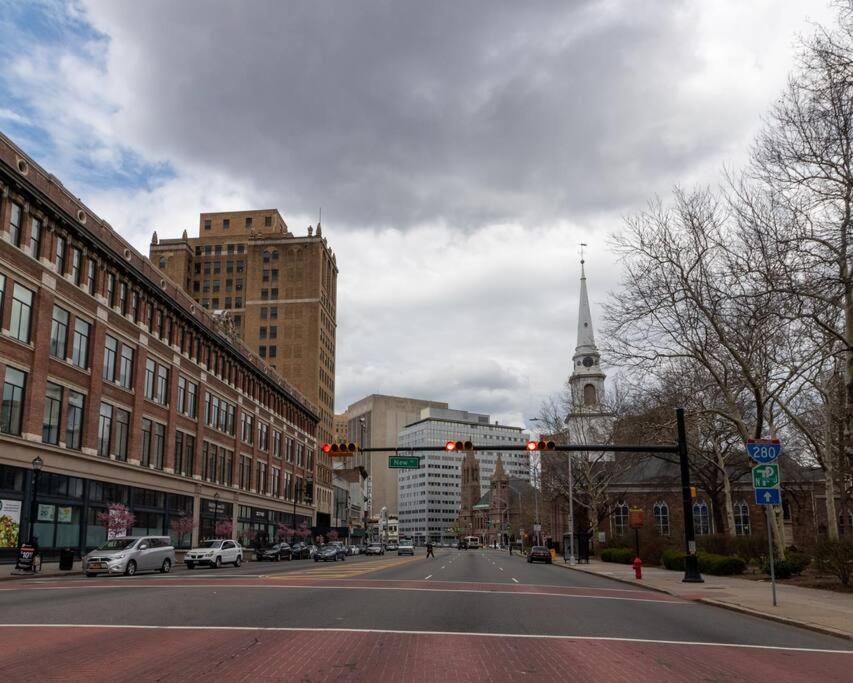 Entire Luxury Studio Apartment Downtown Newark * Newark